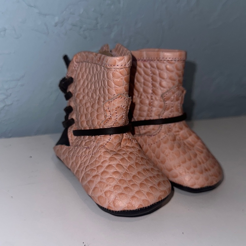 Newborn Freebird pink booties